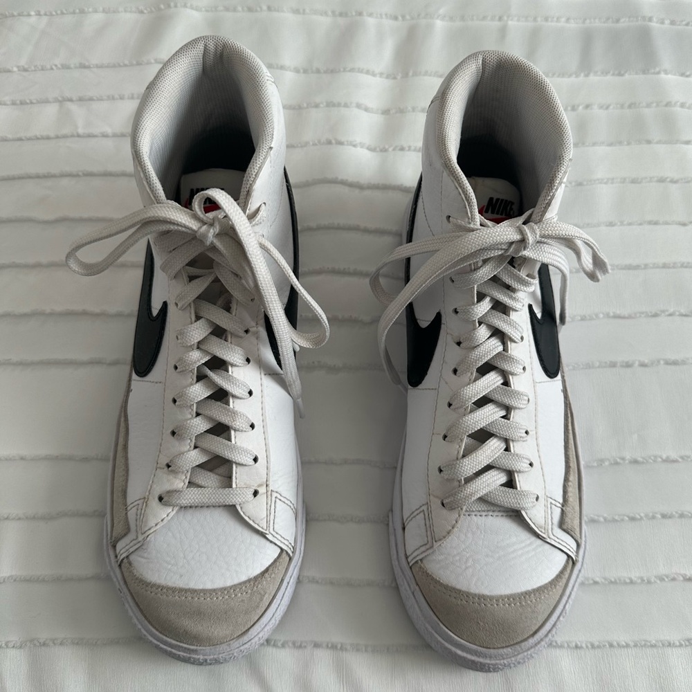 🍒SOLD🍒•nike blazer high tops• - Picture 2 of 5